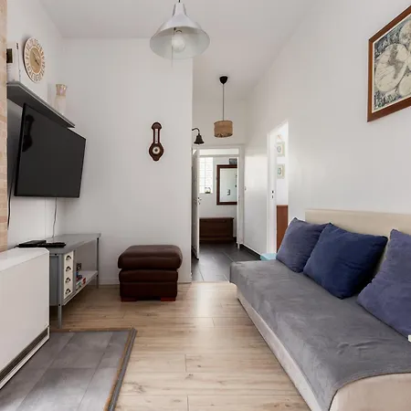 Robotnicza 2-bedroom Apartment