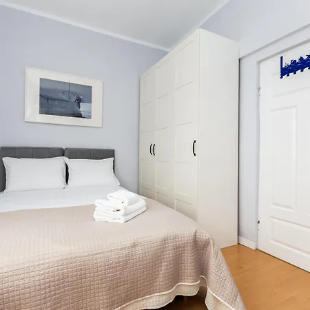 Robotnicza 2-bedroom Apartment *